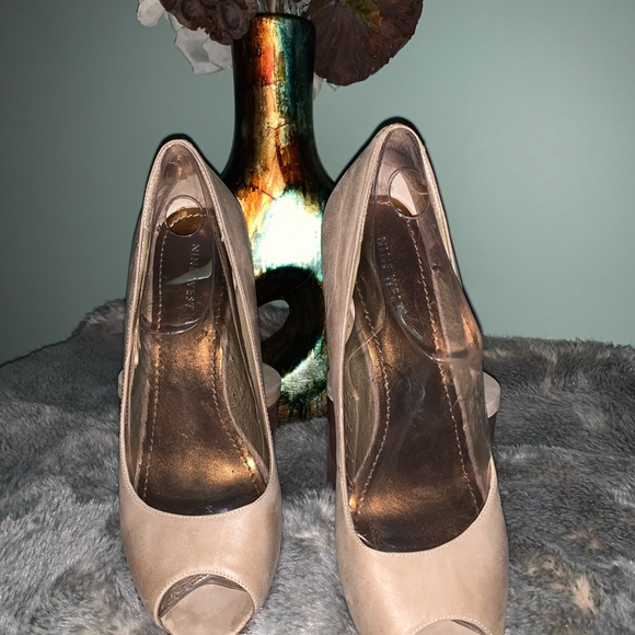 ❌❌SOLD❌❌Nine West Peep toe Heels - Picture 2 of 6